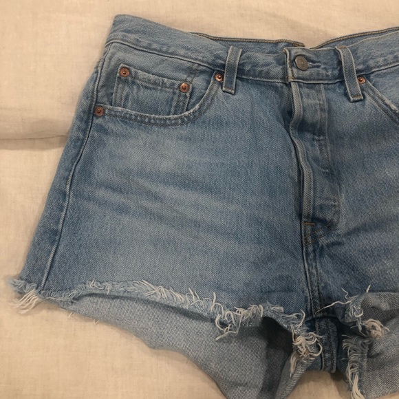 Levi’s 501 Jean Shorts - Picture 2 of 6
